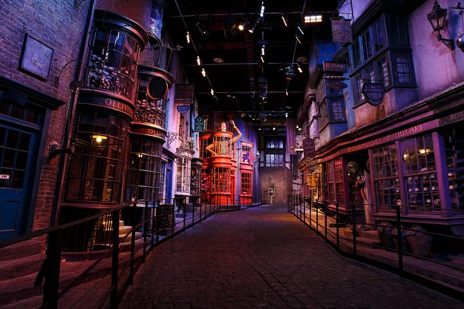 Warner Bros. Studio Tour with Transportation from London - Food, shopping, and the optional digital guide