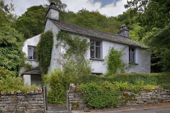 Windermere & Lake District Tour from Manchester Including Cruise - Food, luggage, and practical comfort
