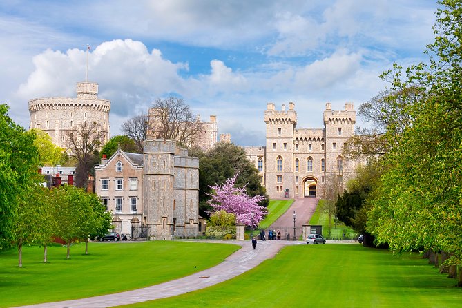 Windsor Castle, Stonehenge and Oxford Day Guided Tour from London - Three British classics before dinner