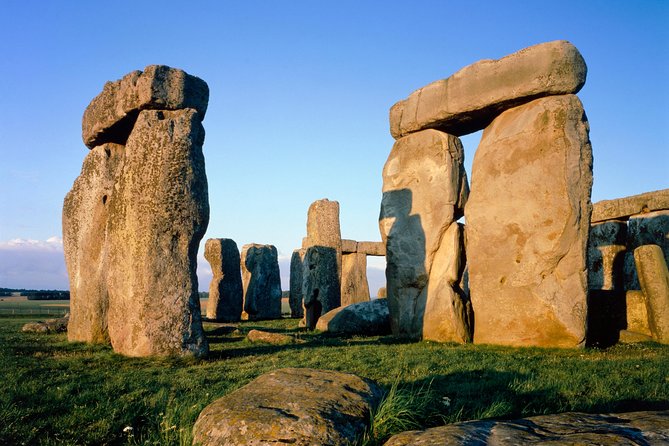 Windsor, Stonehenge and Bath Day Trip from London Spanish - Food, clothing, and small details that matter