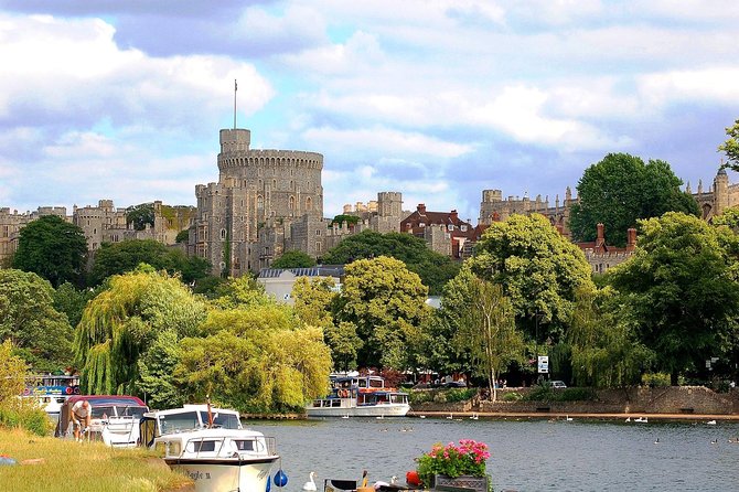 Windsor, Stonehenge and Bath Day Trip from London Spanish - Windsor Castle: royal rooms and a rushed first stop