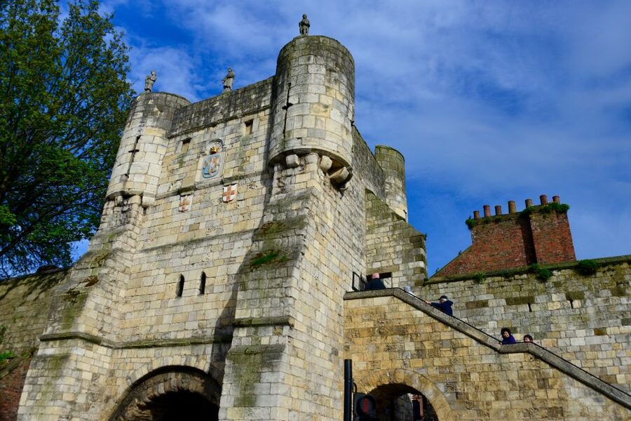 York: City Highlights Small Group Walking Tour - Weather, walking, and access