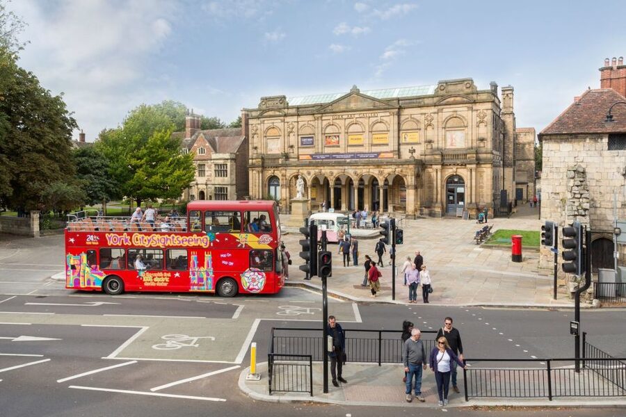 York: City Sightseeing Hop-On Hop-Off Bus Tour - Commentary, headphones, and the best seat