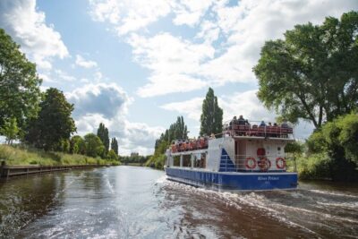 Daytime Sightseeing Boat Cruise with Live Commentary