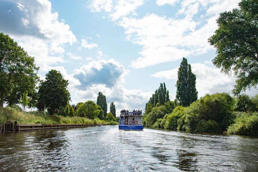 York: Daytime Sightseeing Boat Cruise with Live Commentary - Weather, river levels, and planning around conditions