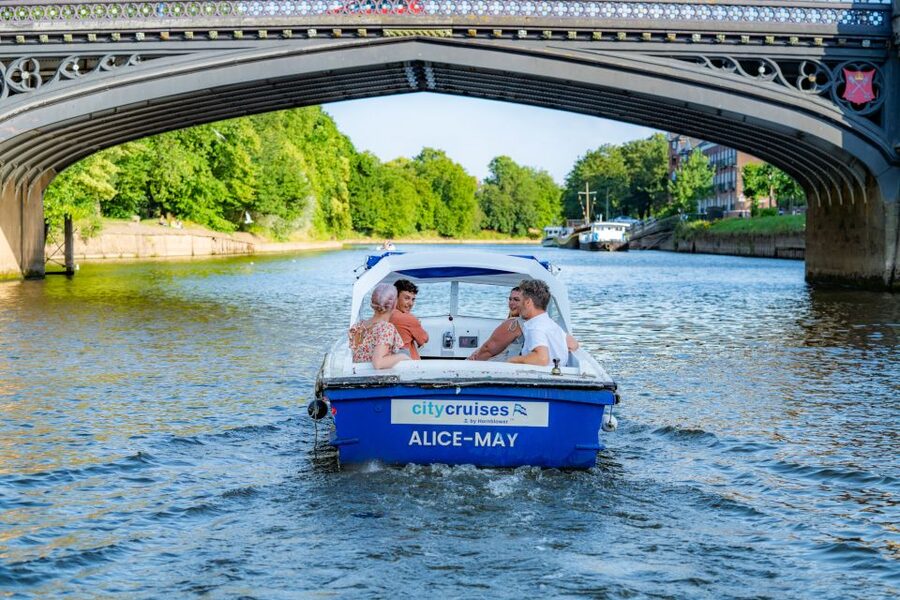 York: Self-Steer Boat Rental - Why the private format works well
