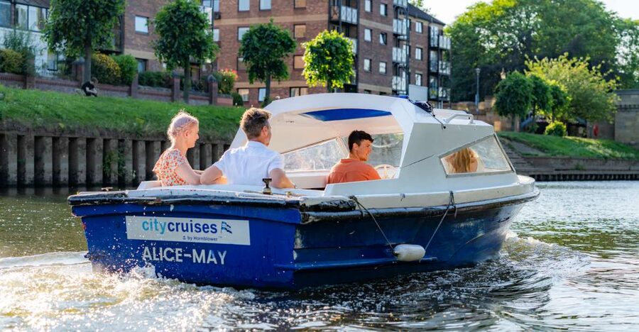 York: Self-Steer Boat Rental - Packing a picnic for the Ouse